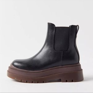 Urban Outfitters Betty Treaded Chelsea Boot